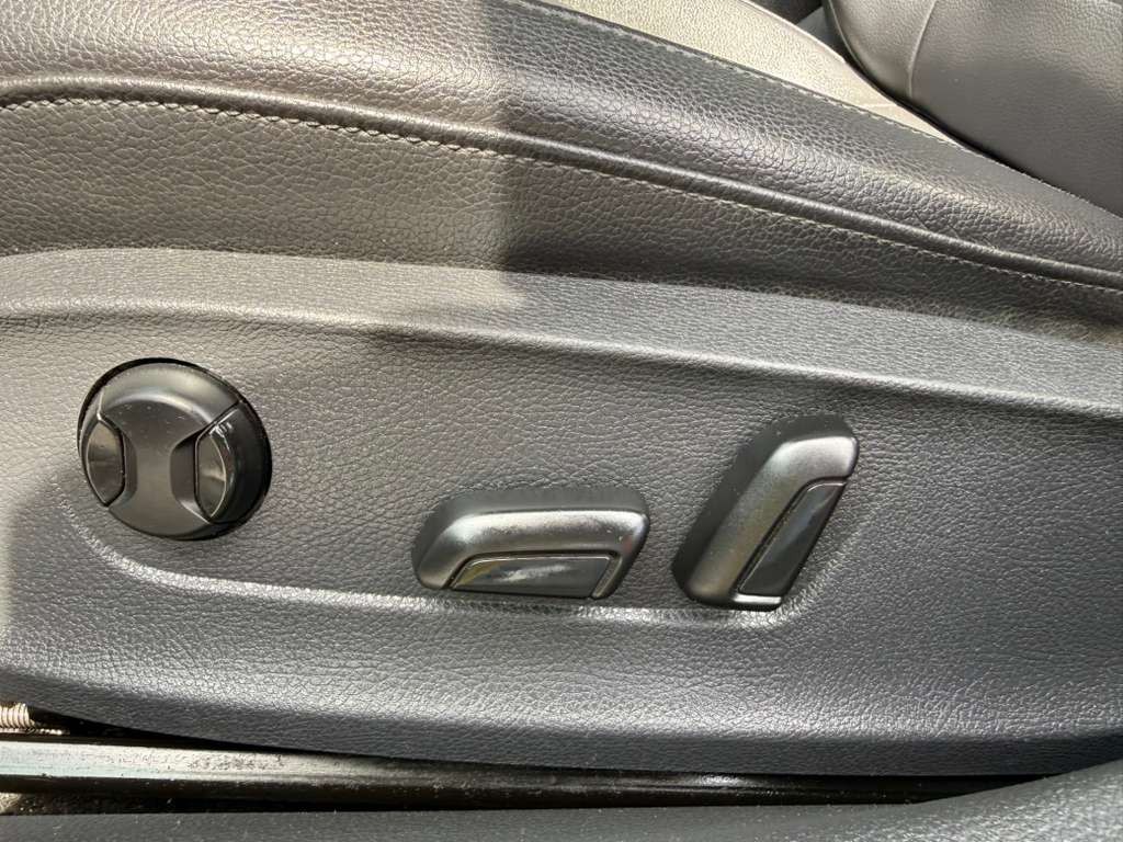 2014 Volkswagen Passat Image 31