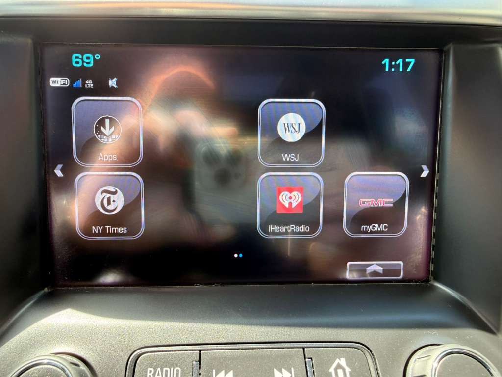 2017 GMC Acadia Image 32