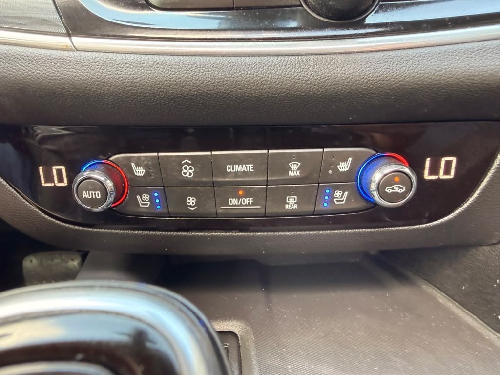 2018 Buick Enclave Image 38