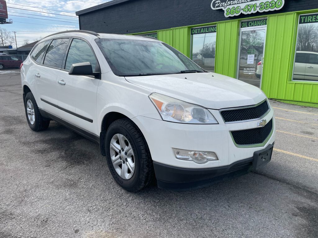 2011 Chevrolet Traverse Image 2