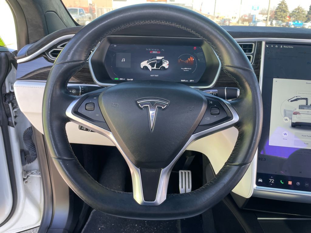 2016 Tesla Model X Image 10