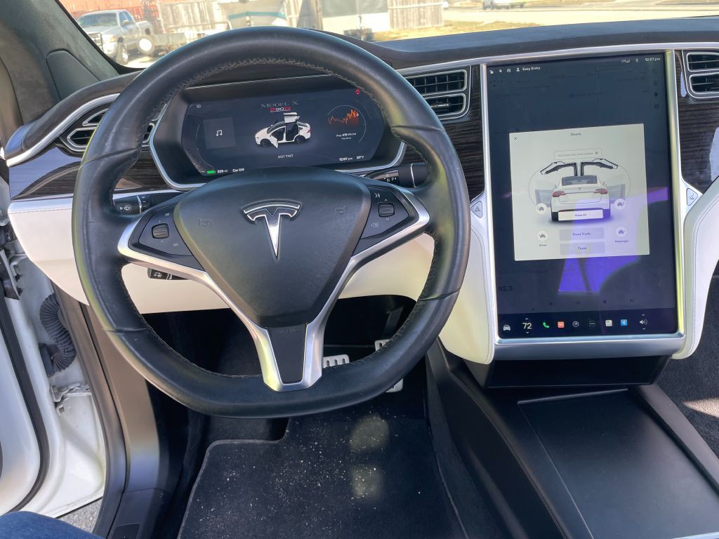 2016 Tesla Model X Image 11