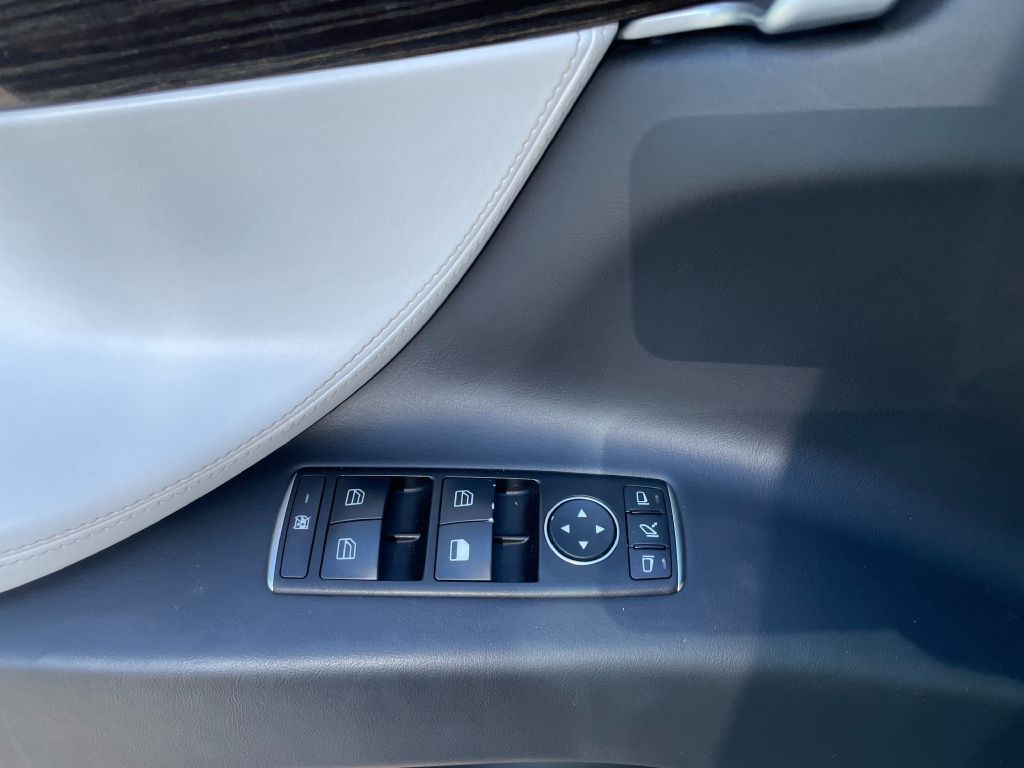 2016 Tesla Model X Image 14