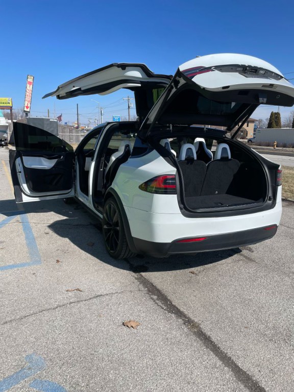 2016 Tesla Model X Image 19