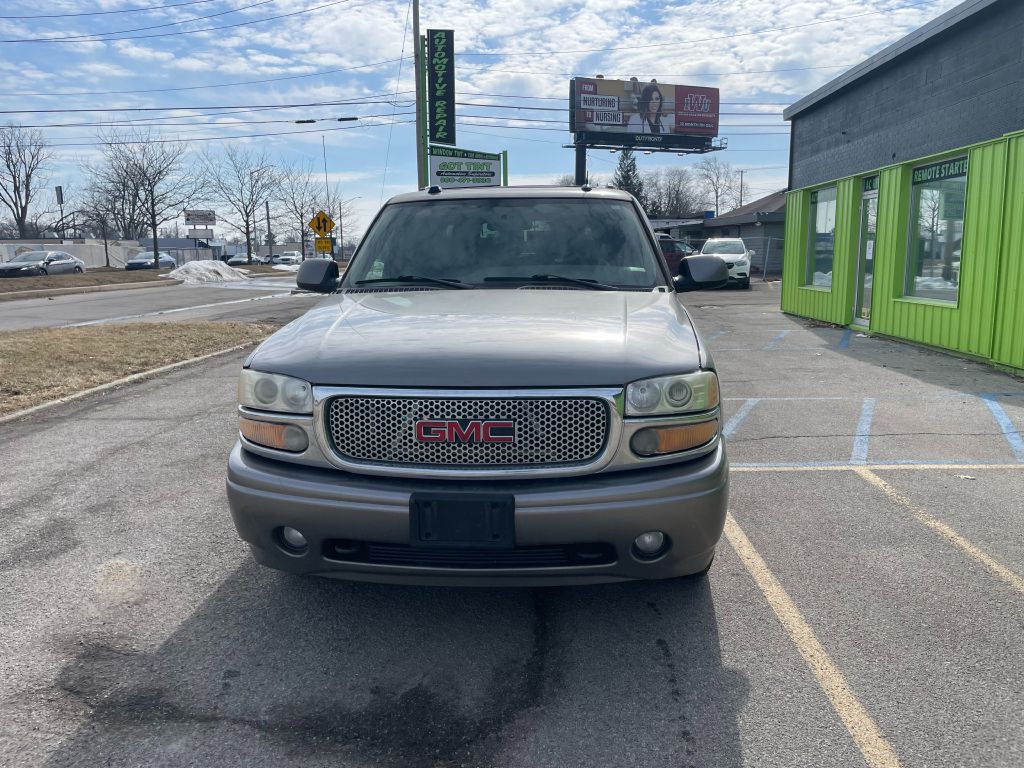 2005 GMC Yukon Image 2
