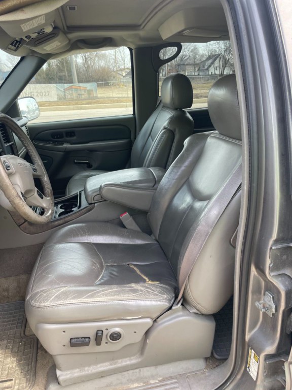 2005 GMC Yukon Image 9