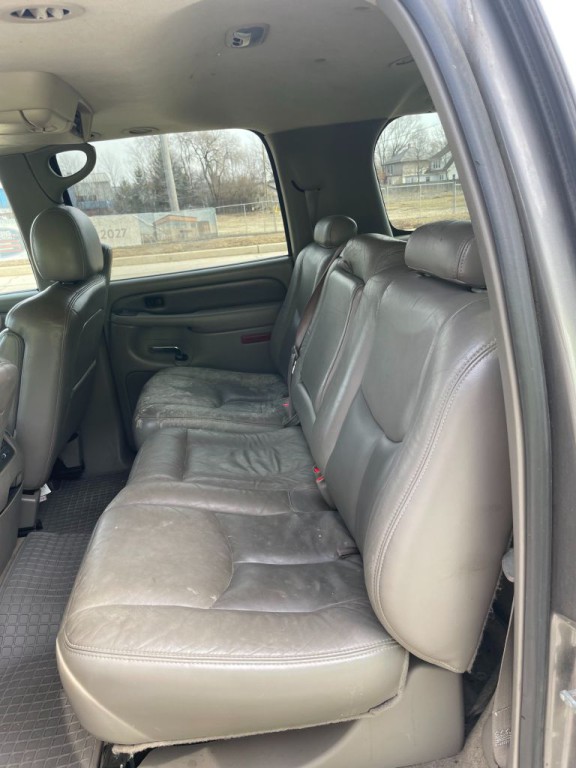 2005 GMC Yukon Image 10