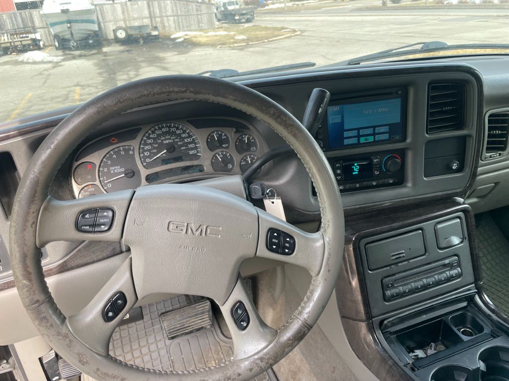 2005 GMC Yukon Image 11