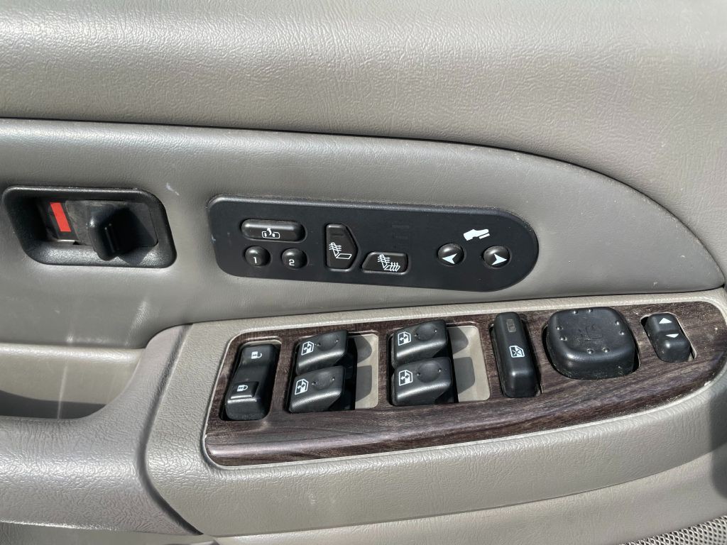 2005 GMC Yukon Image 16