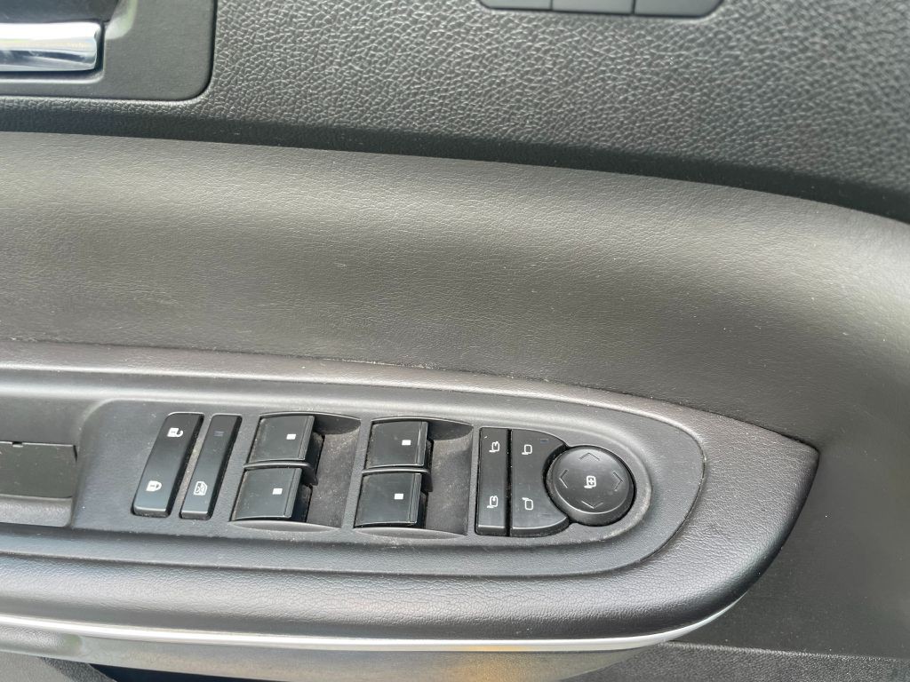 2010 GMC Acadia Image 17