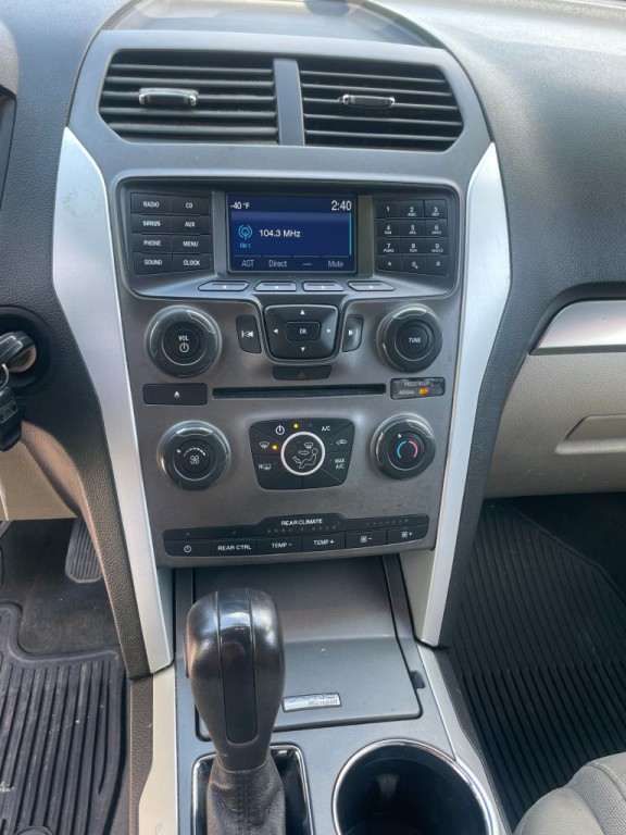 2015 Ford Explorer Image 12