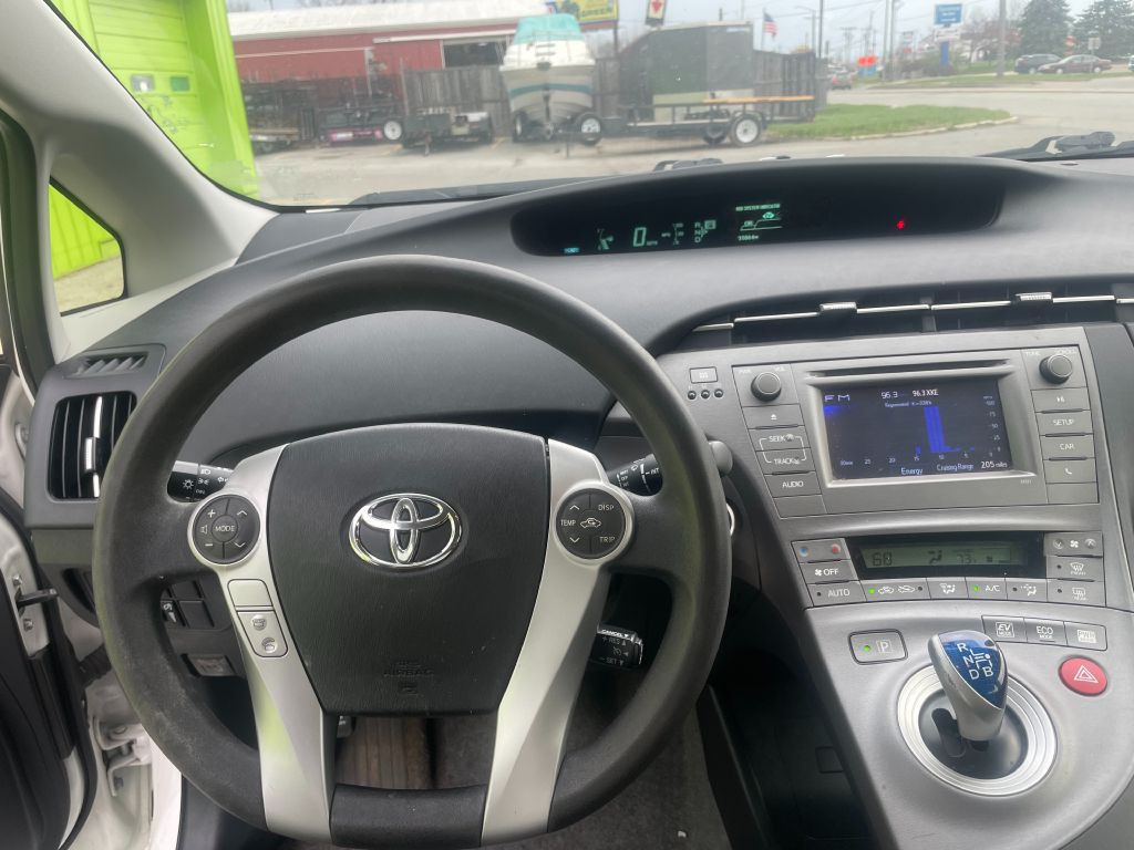 2012 Toyota Prius Image 9
