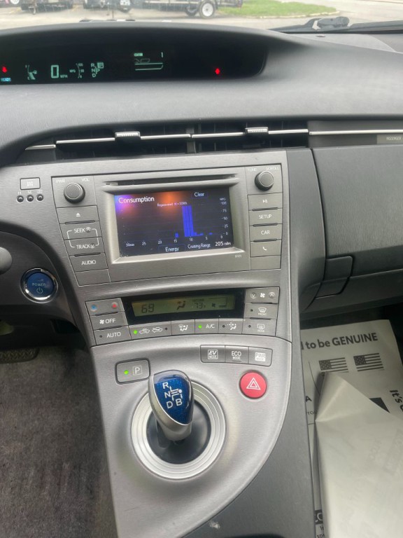 2012 Toyota Prius Image 11