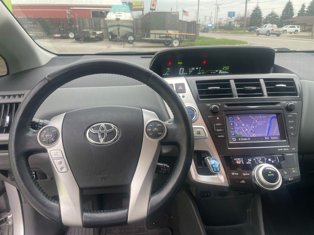 2014 Toyota Prius Image 11