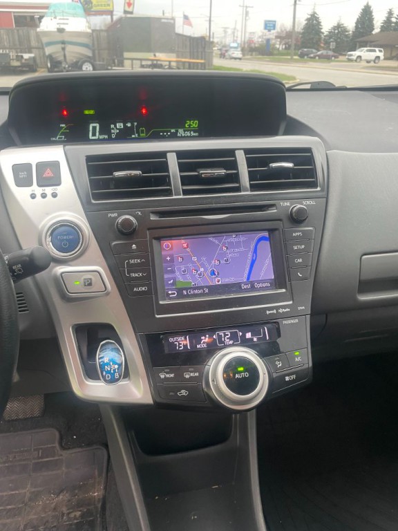 2014 Toyota Prius Image 12