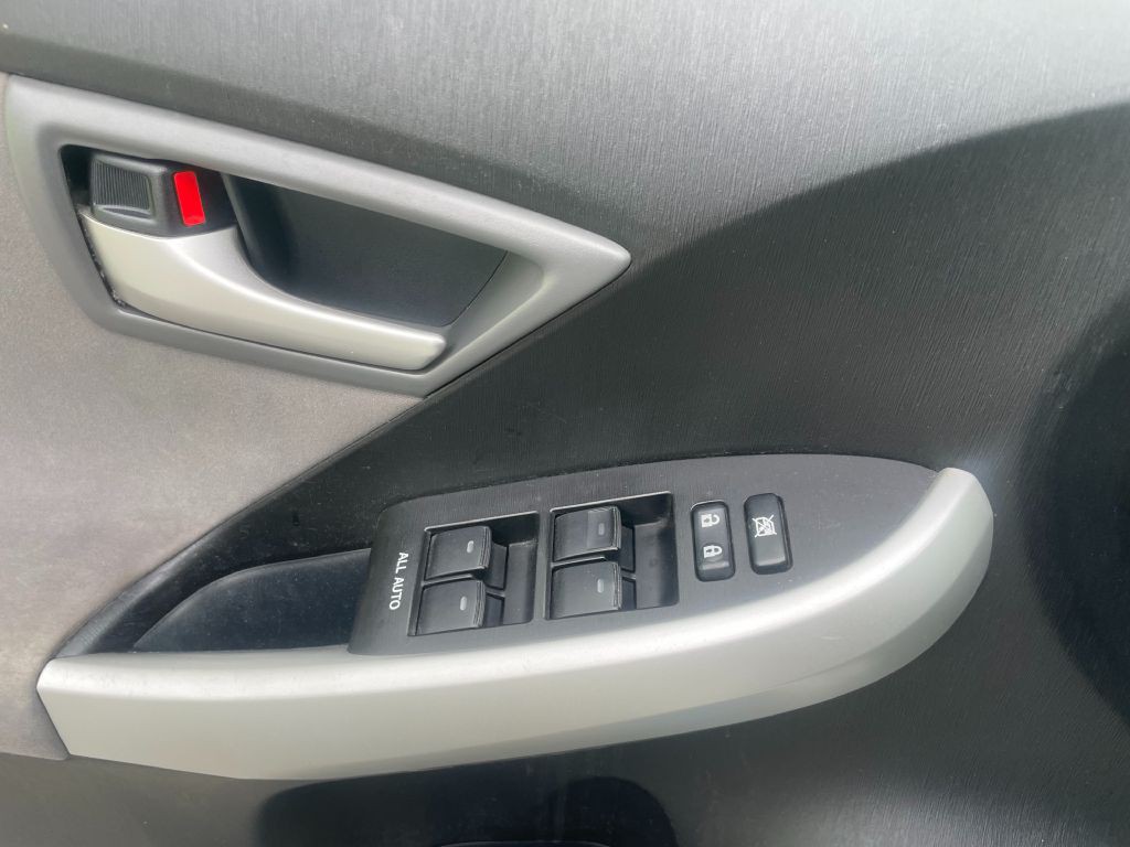 2014 Toyota Prius Image 13