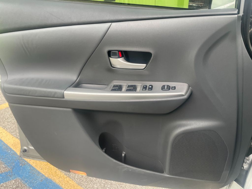 2014 Toyota Prius Image 14