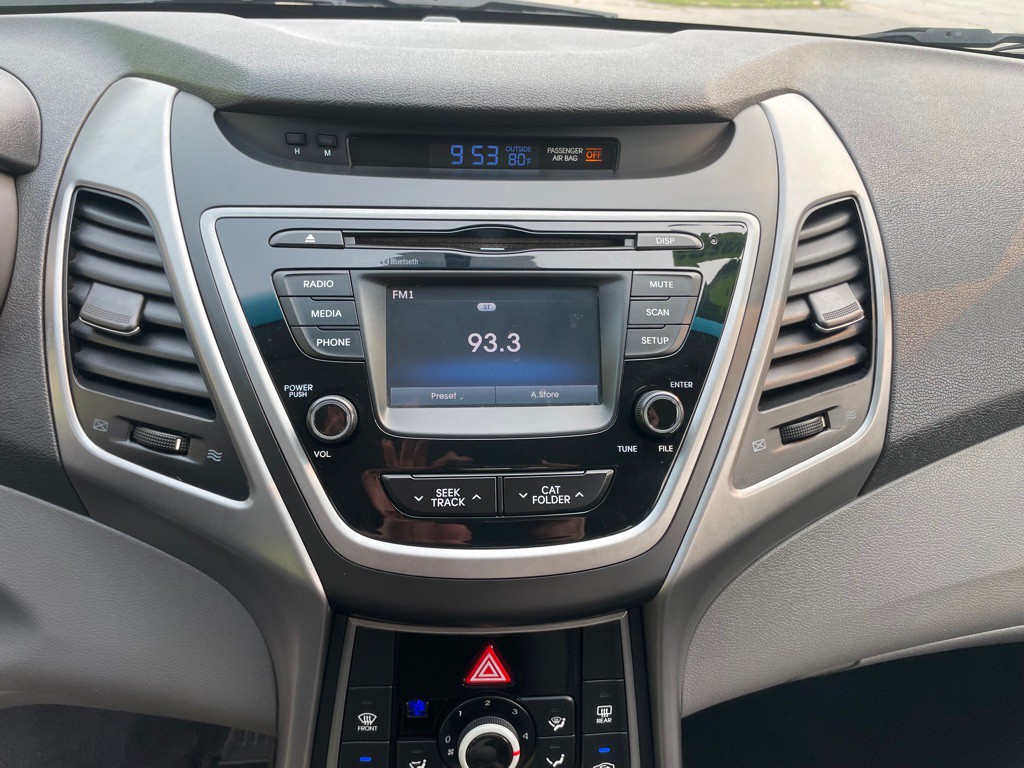 2015 Hyundai Elantra Image 16