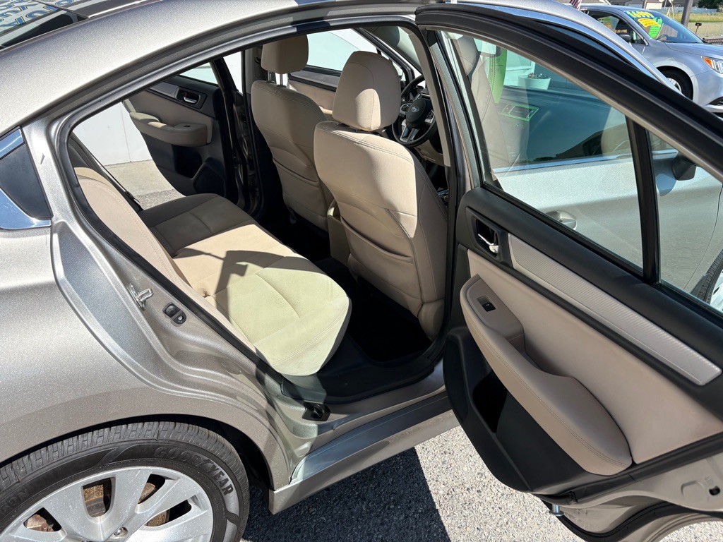 2016 Subaru Legacy Image 18