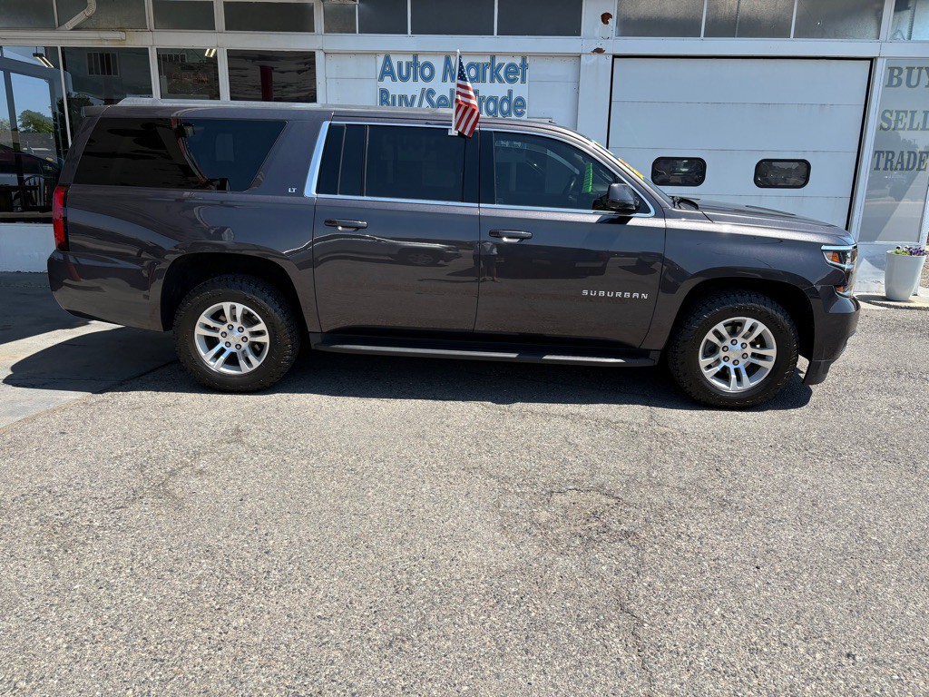 2018 Chevrolet Suburban Image 2