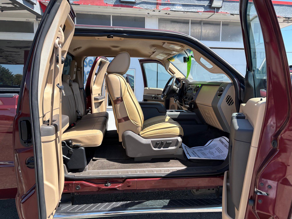 2011 Ford F-250 Image 12