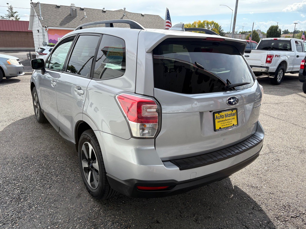 2017 Subaru Forester Image 8