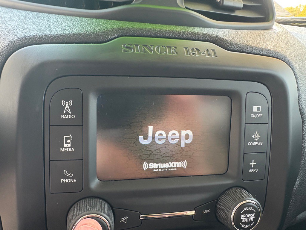 2017 Jeep Renegade Image 12