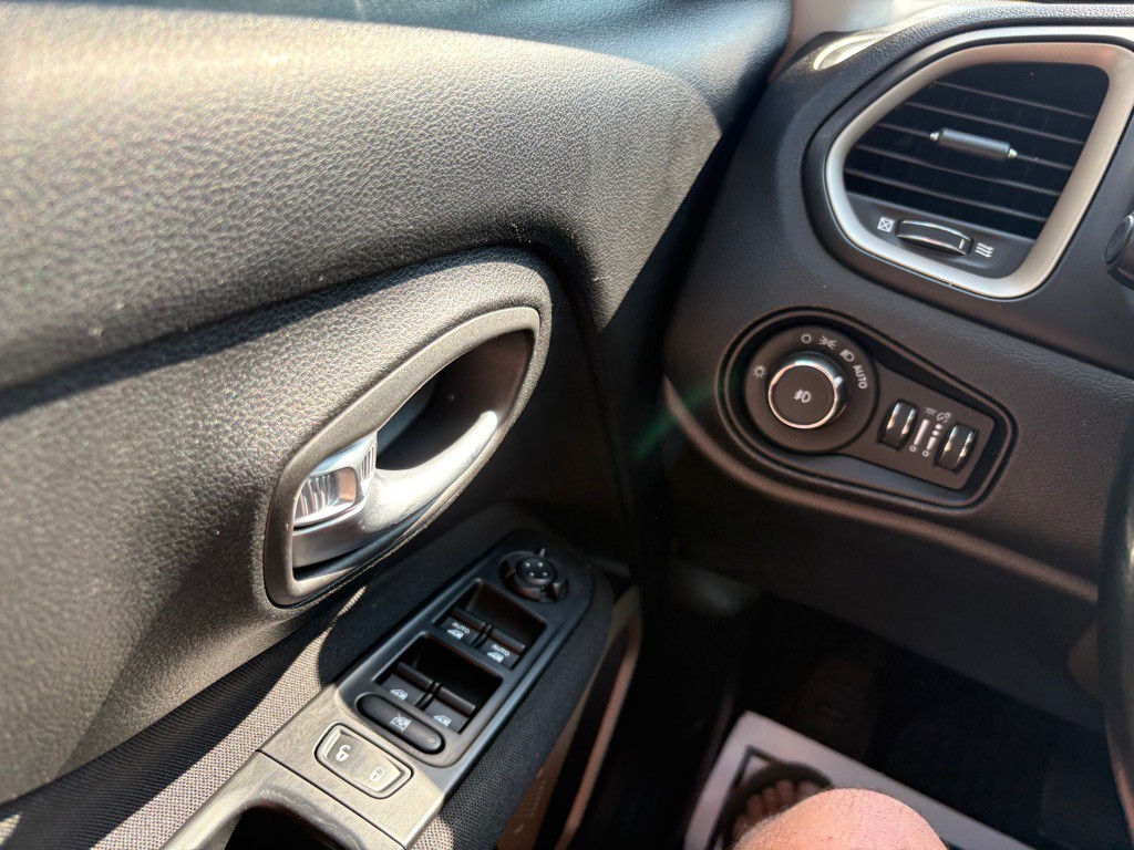 2017 Jeep Renegade Image 20