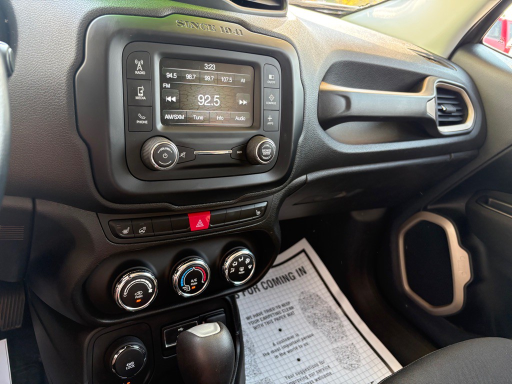 2017 Jeep Renegade Image 21