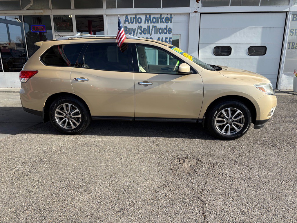 2013 Nissan Pathfinder Image 2