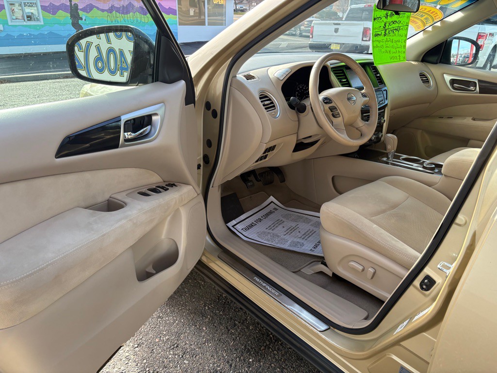 2013 Nissan Pathfinder Image 10