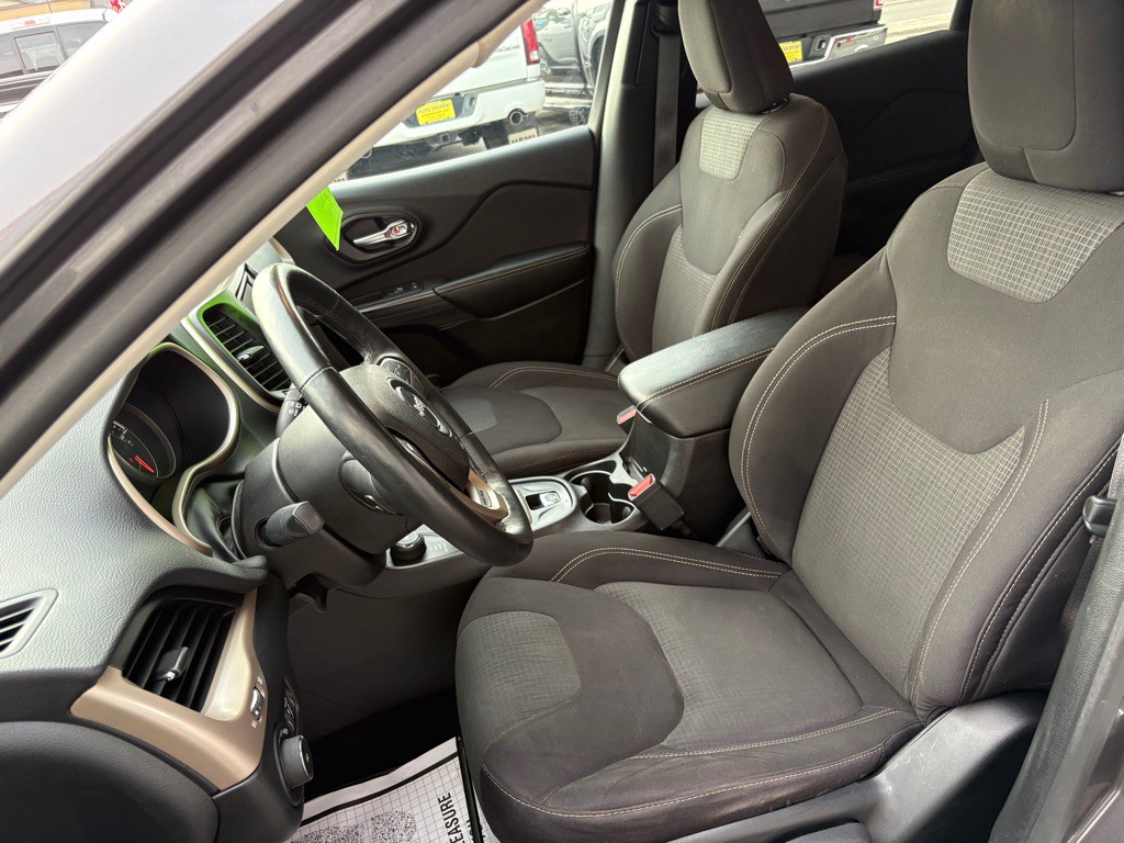 2017 Jeep Cherokee Image 8