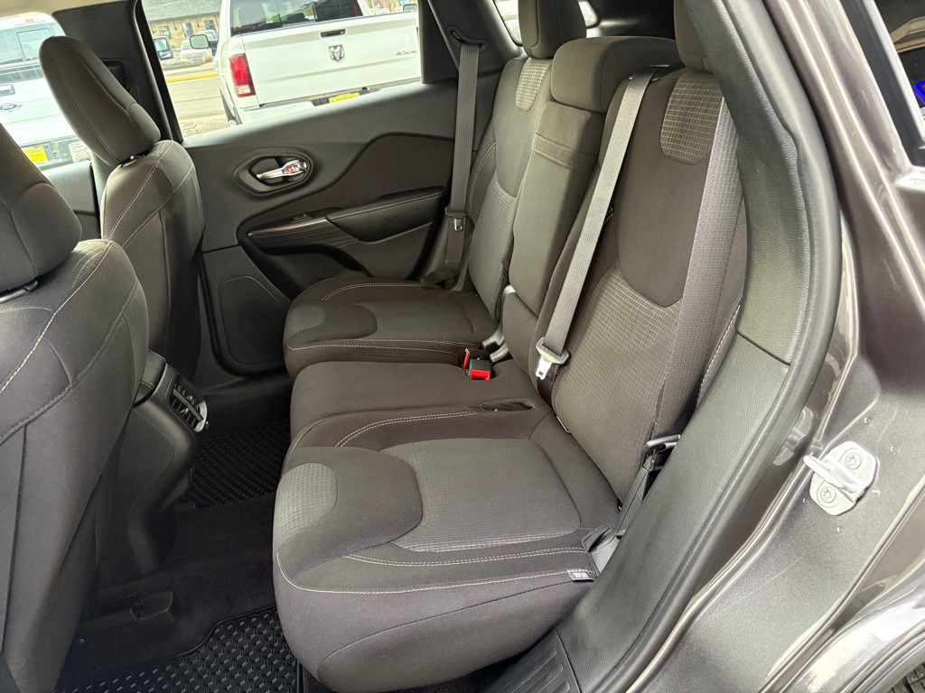 2017 Jeep Cherokee Image 12