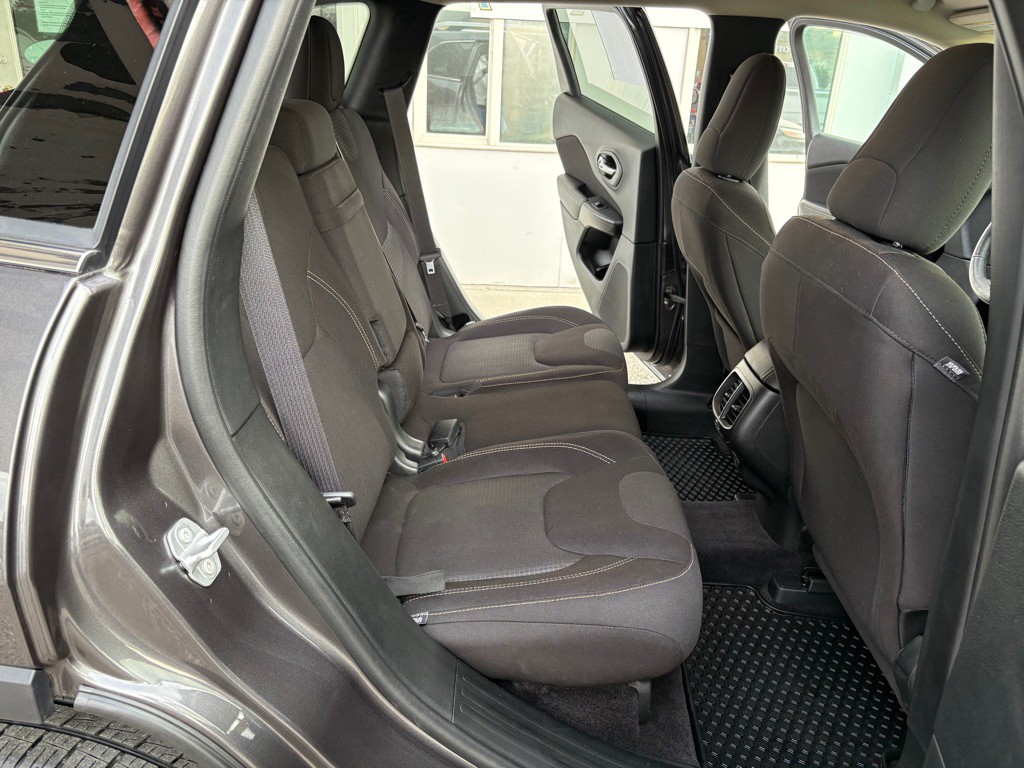 2017 Jeep Cherokee Image 14