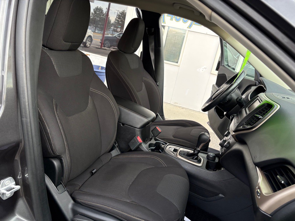 2017 Jeep Cherokee Image 16