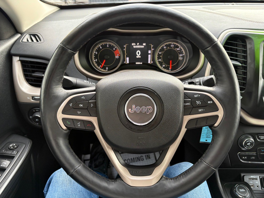 2017 Jeep Cherokee Image 17