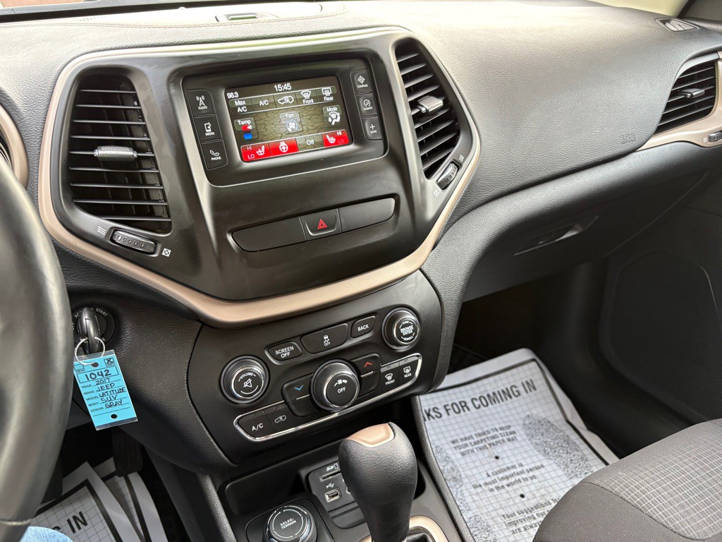 2017 Jeep Cherokee Image 19