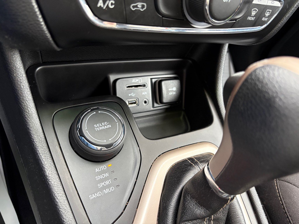 2017 Jeep Cherokee Image 20