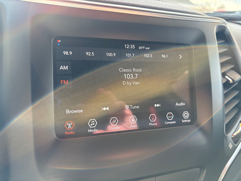 2020 Jeep Cherokee Image 19