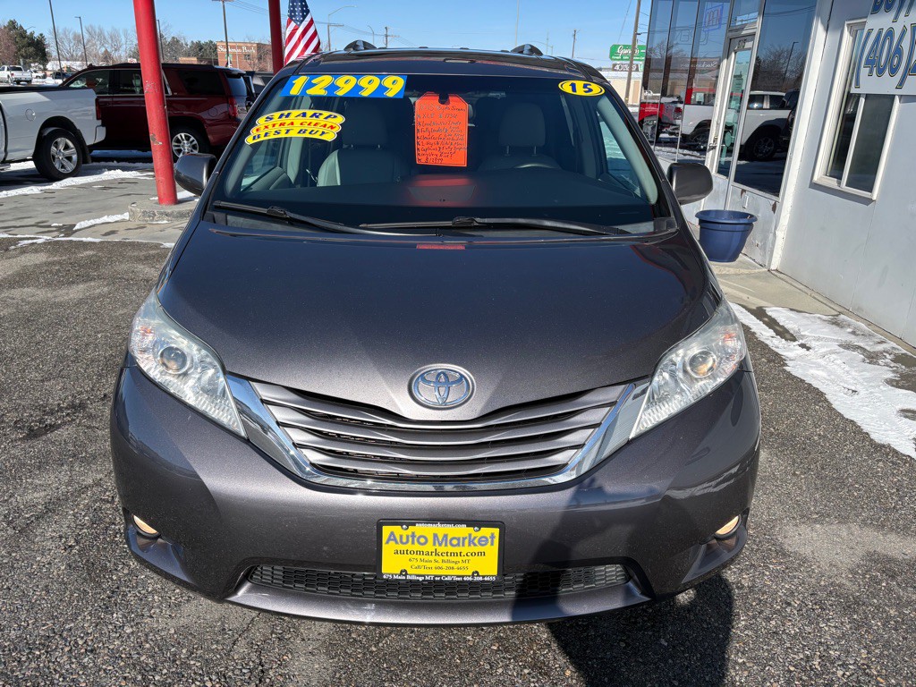 2015 Toyota Sienna Image 4