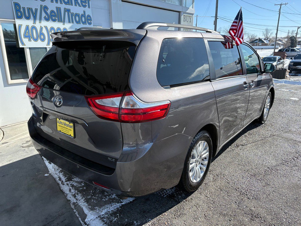 2015 Toyota Sienna Image 5