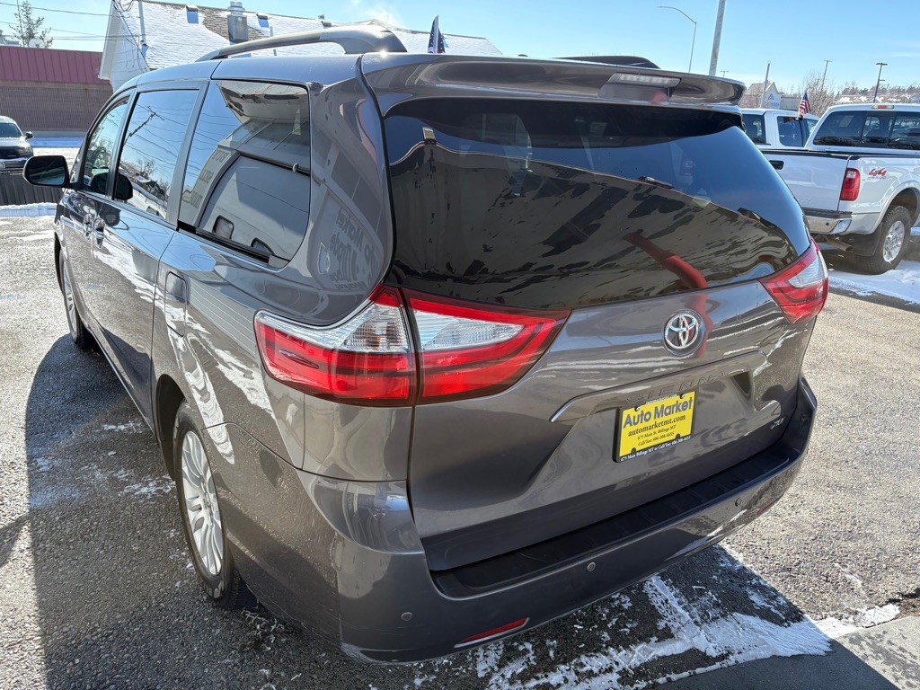 2015 Toyota Sienna Image 7