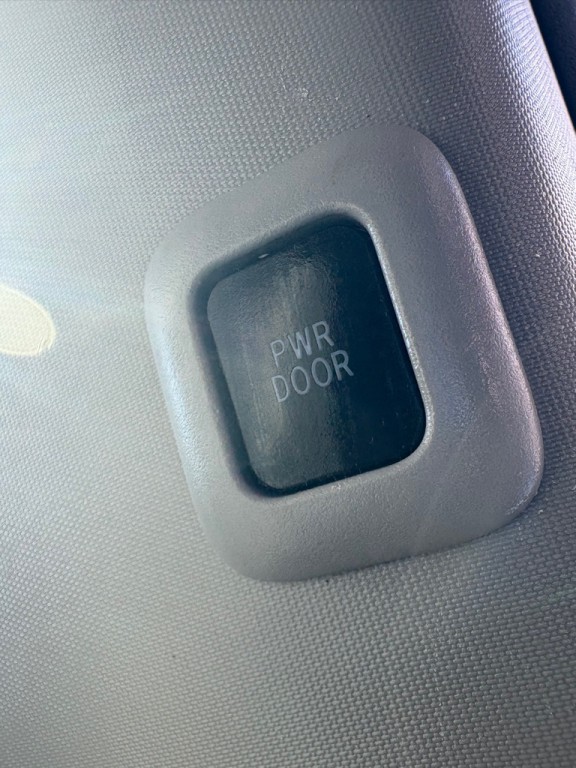 2015 Toyota Sienna Image 22