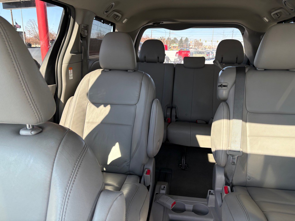 2015 Toyota Sienna Image 27