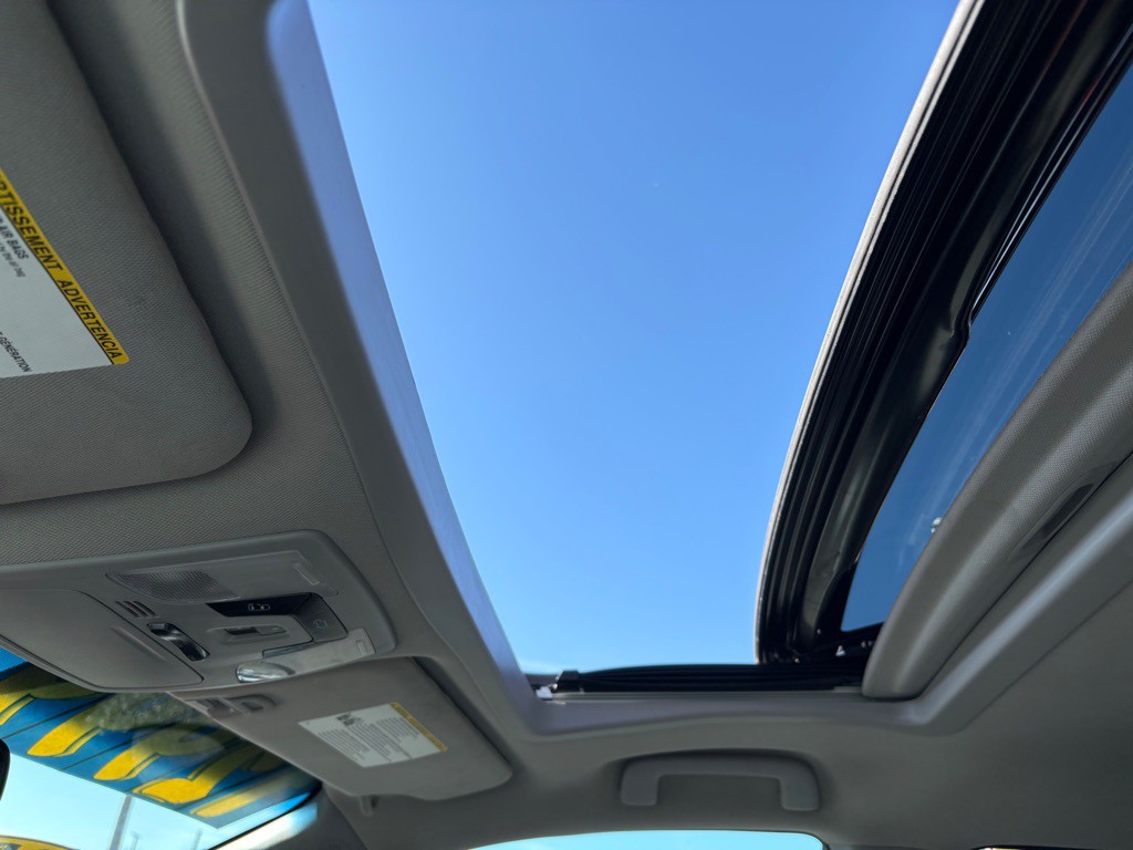 2015 Toyota Sienna Image 28