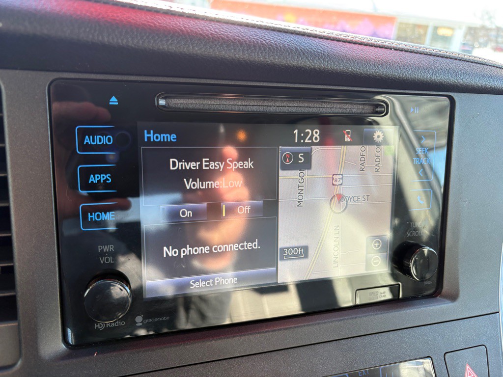 2015 Toyota Sienna Image 29