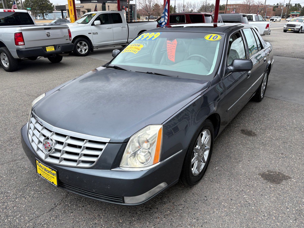 2010 Cadillac DTS Image 3