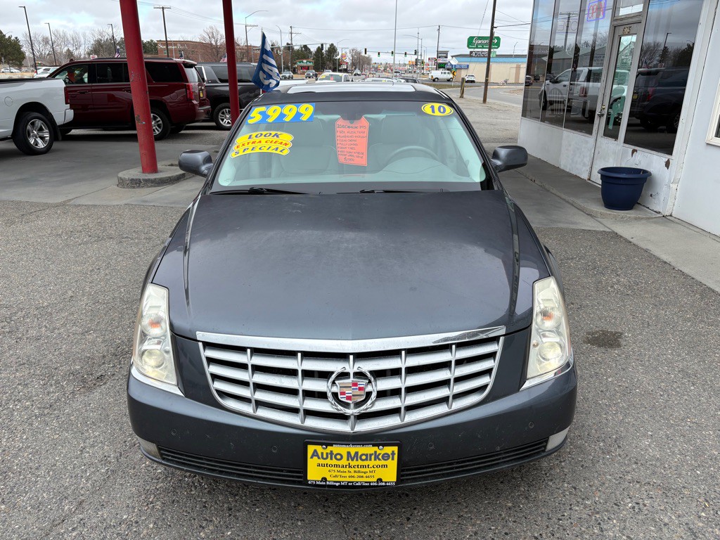 2010 Cadillac DTS Image 4