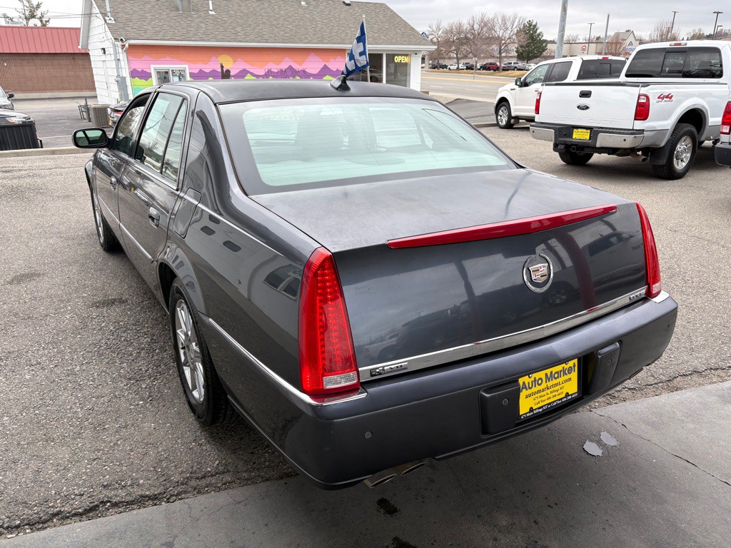2010 Cadillac DTS Image 8