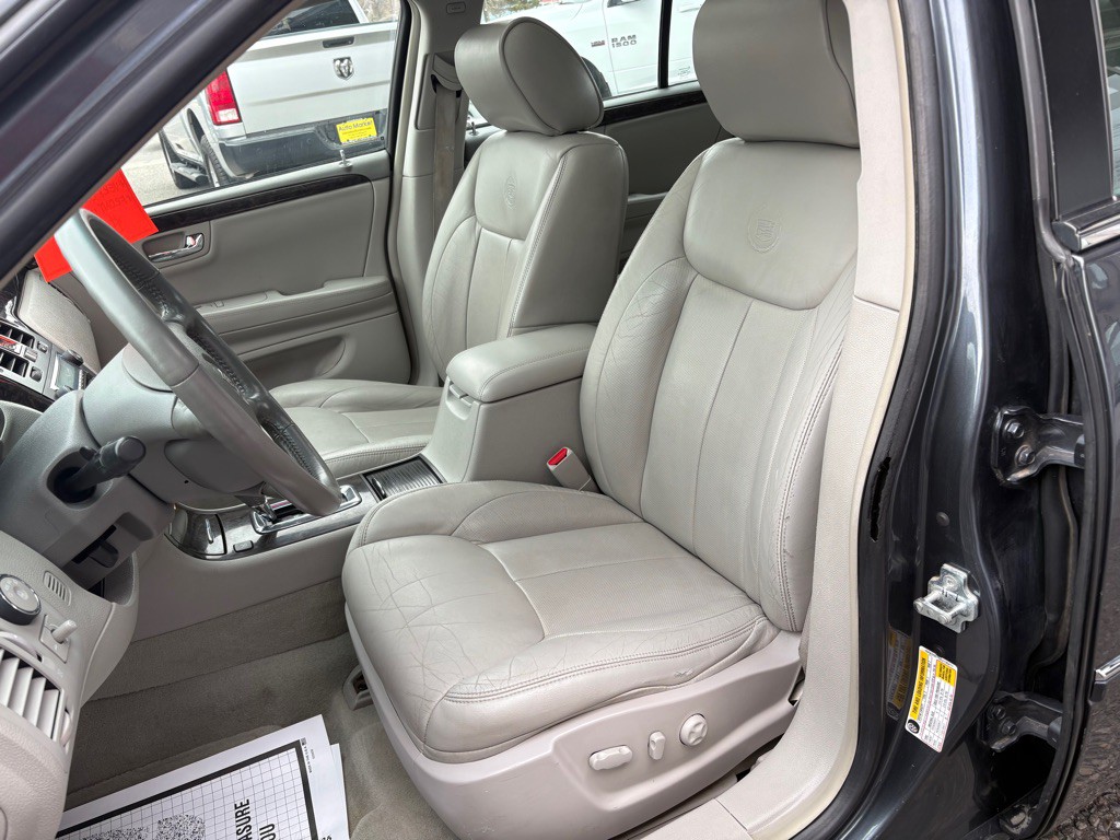 2010 Cadillac DTS Image 9